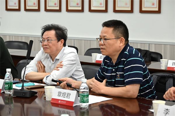 1723898795549875.jpg 图6-章煜君参与交流和讨论.jpg