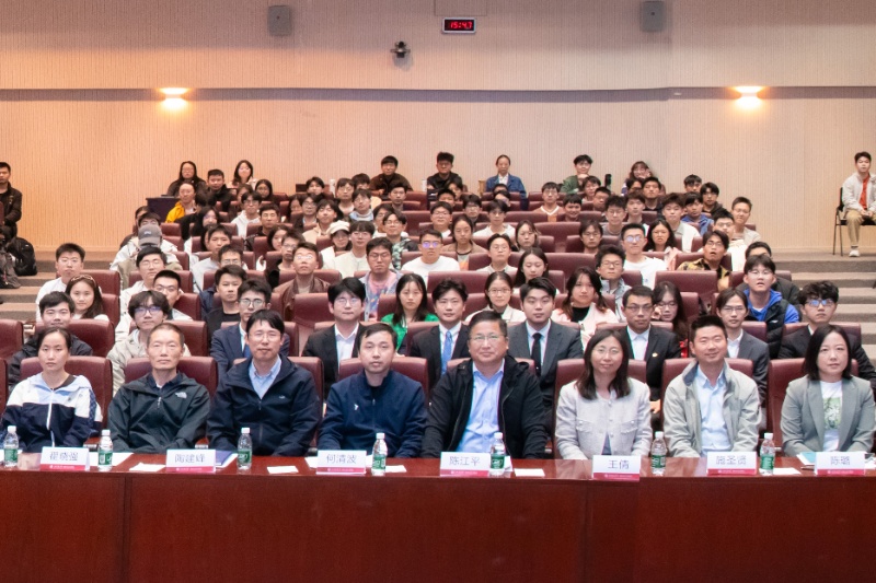 图1 第十届威尼斯9499登录入口研究生“学术之星”学院答辩会合影_resized.jpg