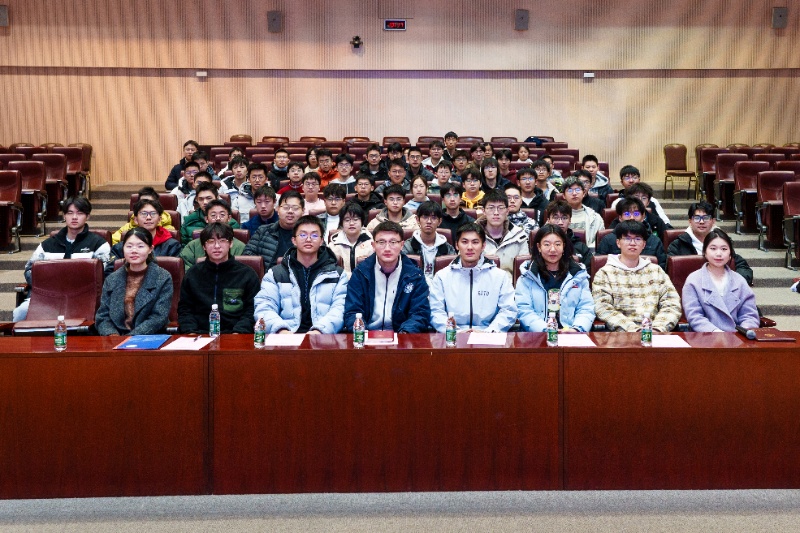 图6 全体合影_resized.jpg